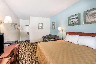 Super 8 by Wyndham Knoxville Downtown Area