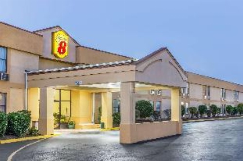 Super 8 by Wyndham Knoxville Downtown Area image 13